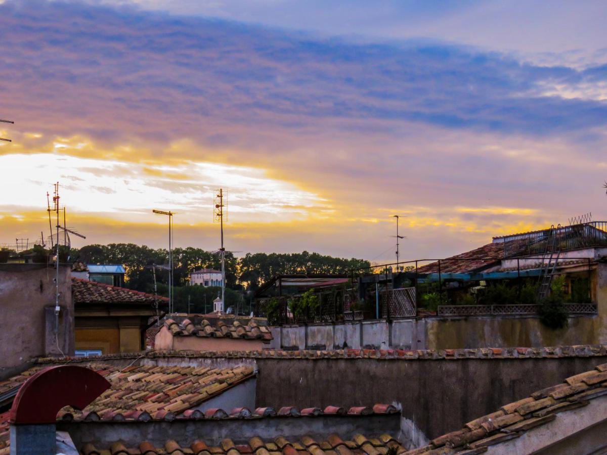 Mattia'S Penthouse - View Over Trastevere Roofs Rome Exterior photo
